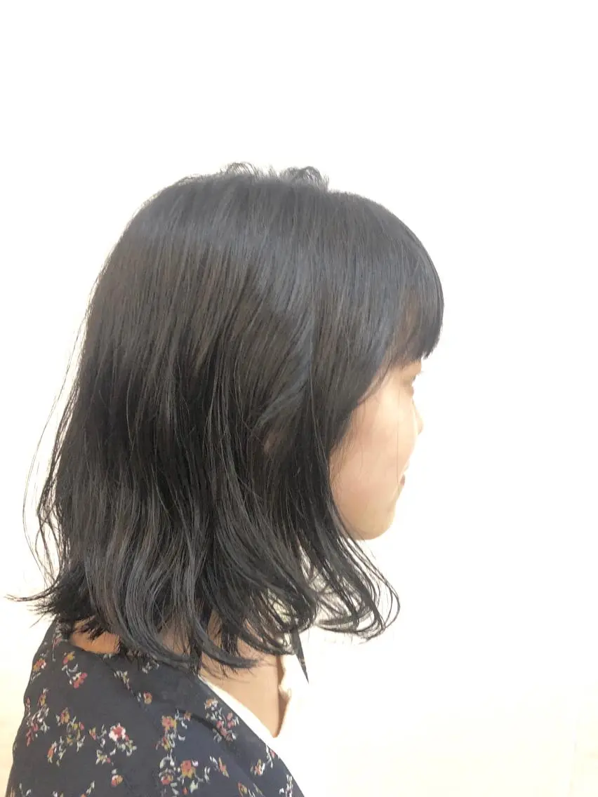 ミディアム カラー 黒髪 ブルーカラー ブルーブラック ボブ/縮毛/レイヤー モトナリのヘアスタイル