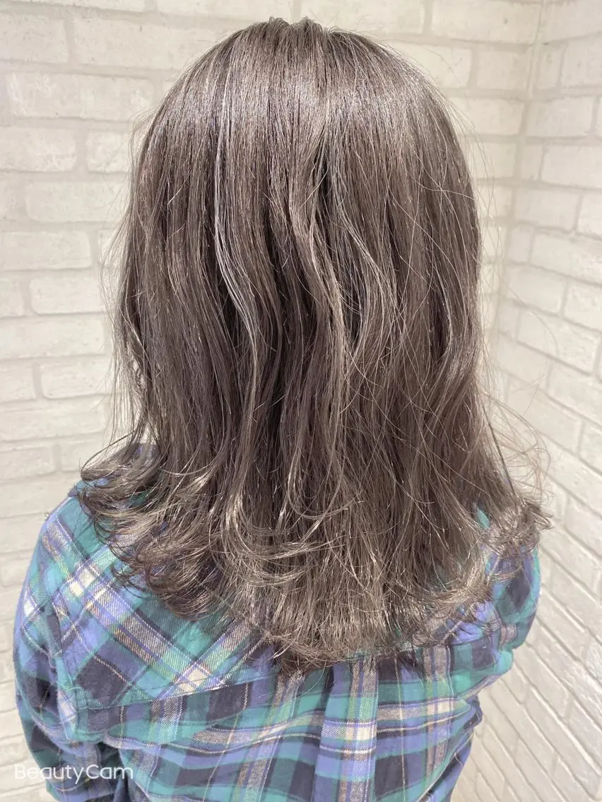 ミディアム カラー アッシュ シルバー カット ヘアカラー トリートメント 田中 アキオのヘアスタイル