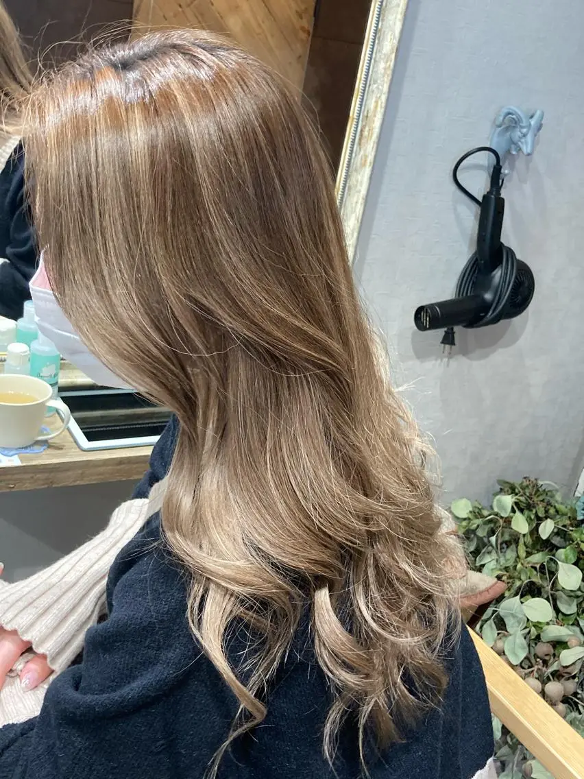 ロング カラー ハイライトカラー イルミナカラー ハイライト 浅野 順一のヘアスタイル