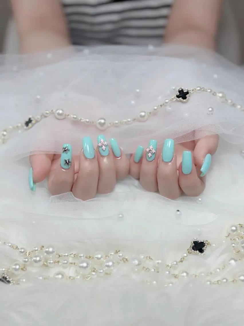 ネイル フラッシュネイル フットネイル フレンチネイル ジェルネイル マグネットネイル ハンドネイル Huyn Nail Shinjyukuのネイルデザイン