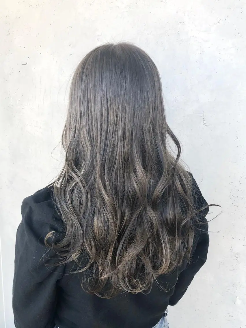 ロング カラー ヘアアレンジ ｲﾝﾅｰｶﾗｰ屋さん 🫧伊藤拓実のヘアスタイル