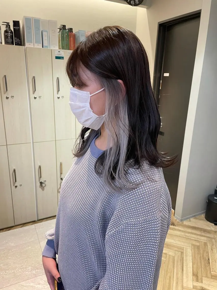 セミロング カラー イヤリングカラー シルバー ホワイトシルバー 浦野 剛志のヘアスタイル