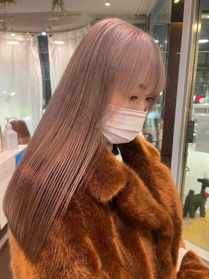 ロング カラー ハイトーンカラー 韓国風カラー 学生 韓国風ヘア 髪質改善　ネイル コトミ🐸のヘアスタイル
