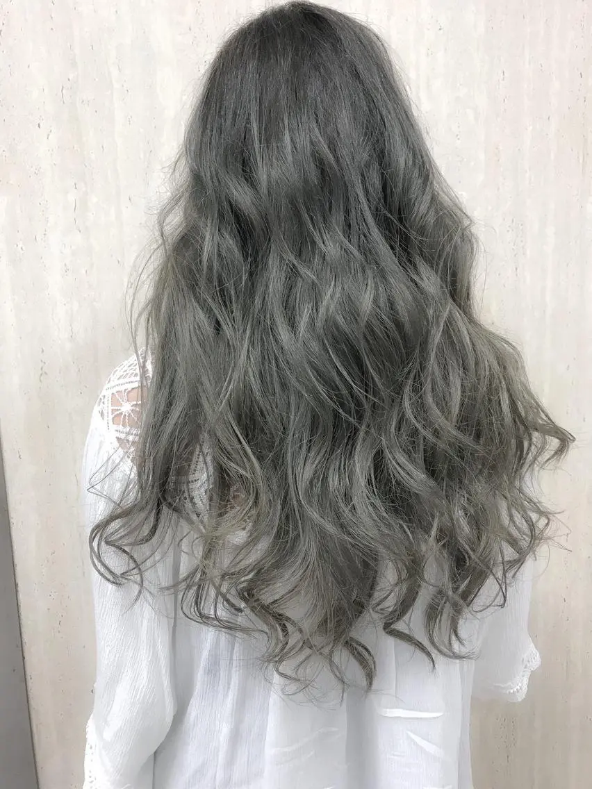 ロング カラー アッシュ ハイトーンカラー BOX mico.のヘアスタイル