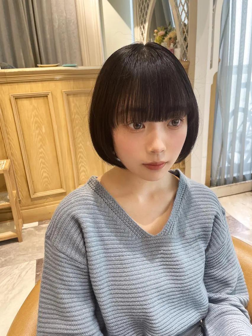 ショート カラー ベージュカラー 黒髪 ブリーチ ブルーカラー ブルーブラック カット トリートメント 木屋元一/透明感 /前髪/レイヤーのヘアスタイル