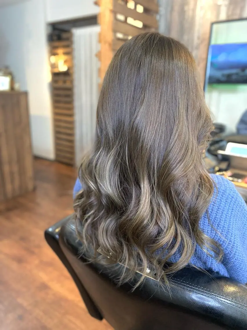 ロング カラー アッシュ カット ヘアカラー トリートメント Luzir⭐︎ GEN⭐︎のヘアスタイル