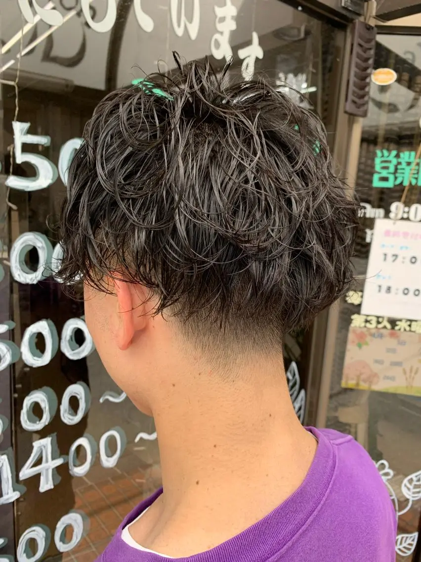 パーマ メンズ カット パーマ トリートメント 岸田 梓武生のヘアスタイル