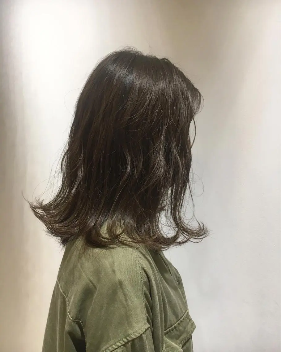 セミロング カラー アッシュ オリーブアッシュ 江原 彩華のヘアスタイル