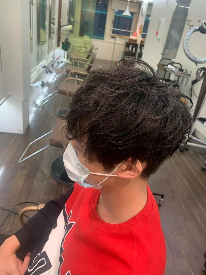 ミディアム メンズ ミディアムパーマ マッシュ メンズパーマ 三矢 ちなつのヘアスタイル