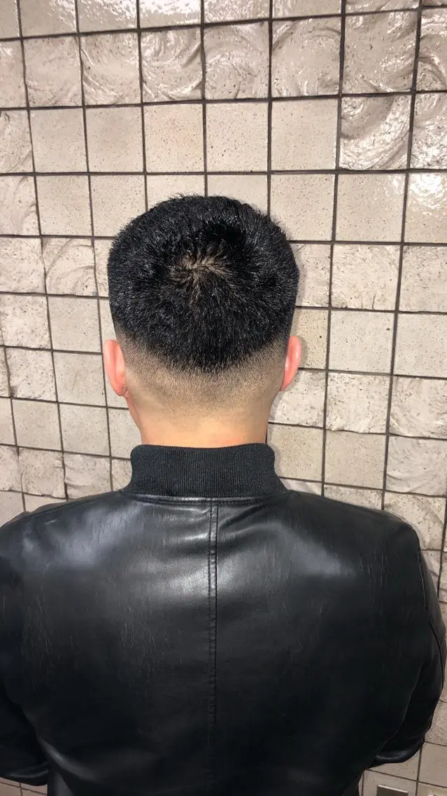 ショート メンズ フェードカット 中原 滉太のヘアスタイル