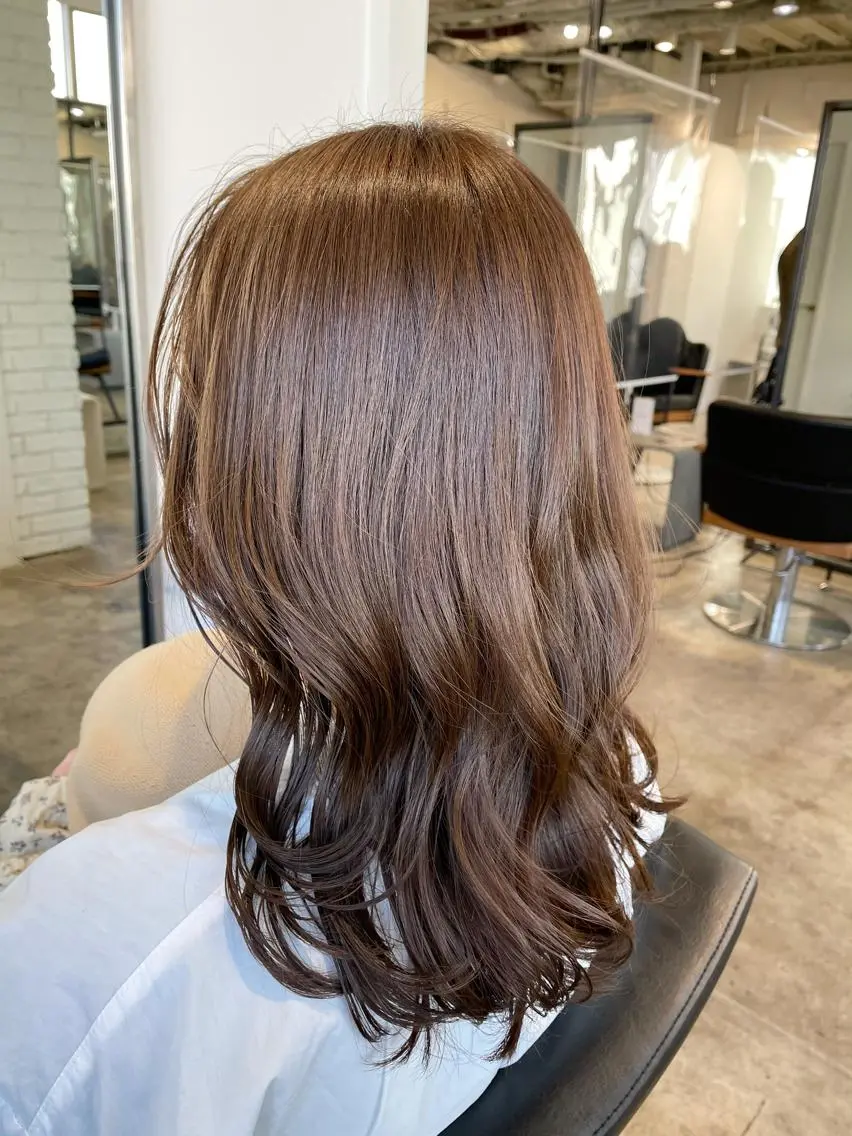 セミロング カラー ヘアアレンジ ベージュカラー🤎 鈴木サトミのヘアスタイル
