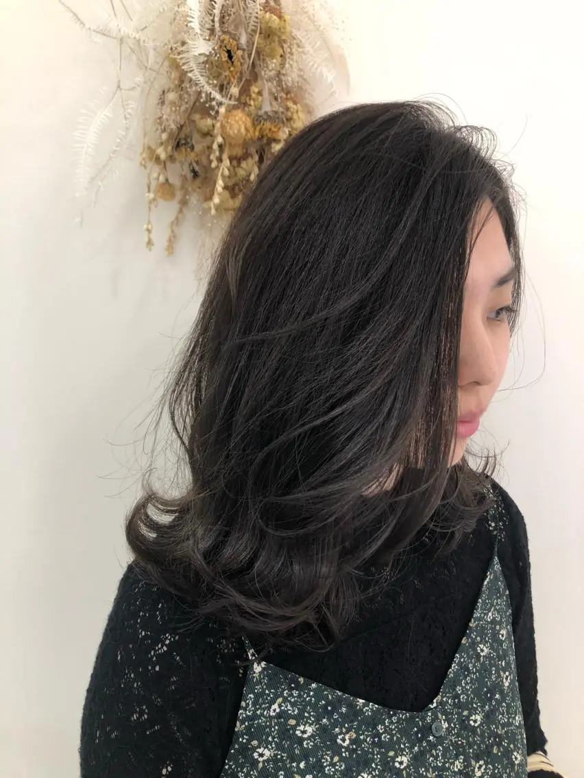 ミディアム カラー ブリーチ 透明感カラー ブリーチなしカラー カット ヘアカラー トリートメント cyan SANAMIのヘアスタイル
