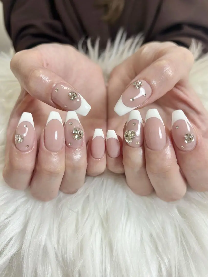ネイル フレンチネイル ストーンネイル ハンドネイル nail salon Libertyのネイルデザイン