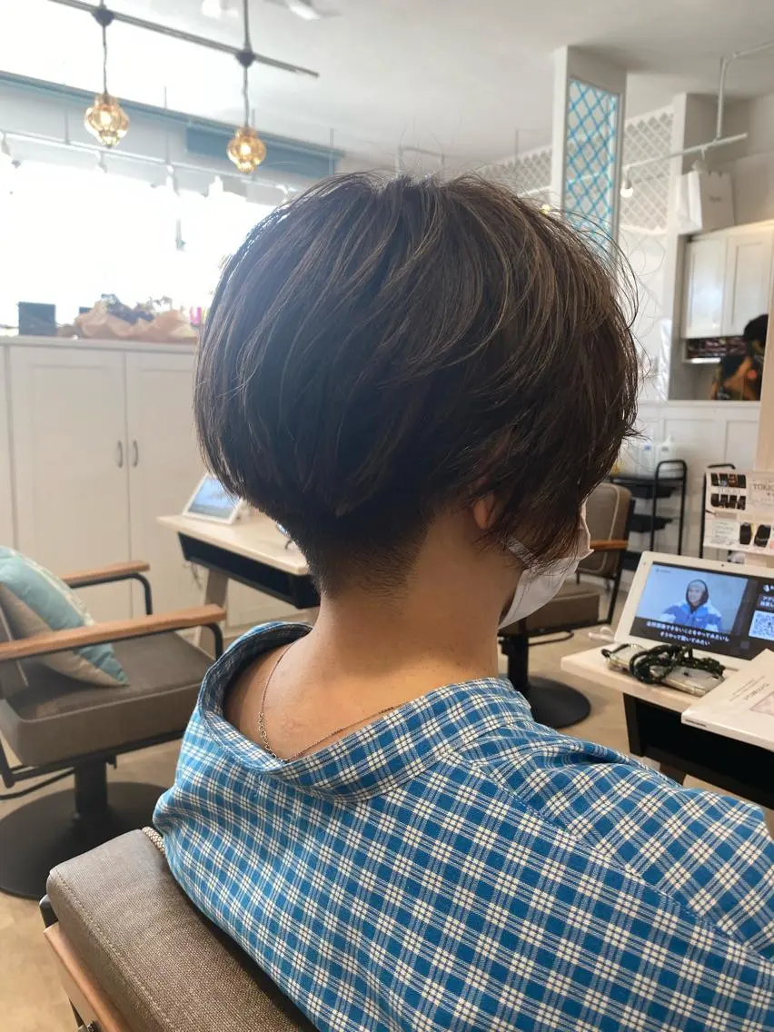 ショート カラー ハイライトカラー ハイライト 刈り上げ ヘアカラー トリートメント 饒平名 知也のヘアスタイル