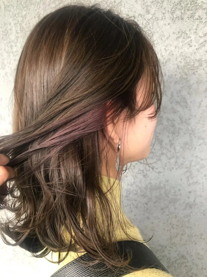 ミディアム パープルカラー 秋元 菜摘のヘアスタイル