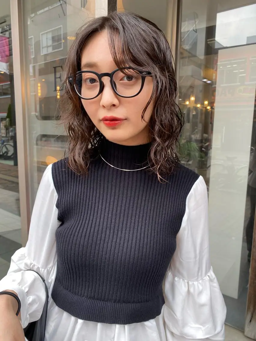 ミディアム カラー パーマ ヘアアレンジ メンズ キッズ ネイル mana 暖色カラーカットのヘアスタイル