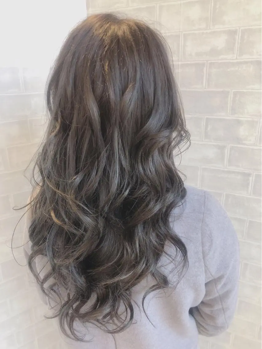 ロング カラー ヘアアレンジ ブリーチ 透明感カラー ハイライトカラー ラベンダーカラー ハイライト 久保田 茜のヘアスタイル
