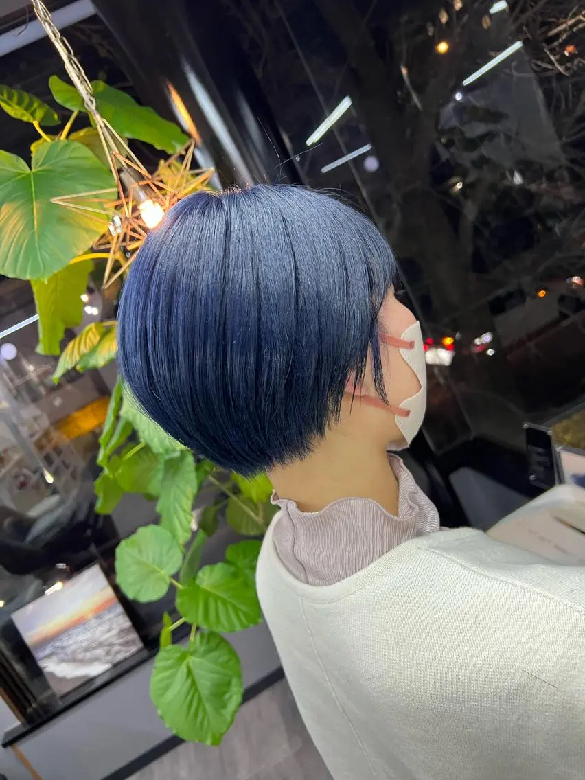 カラー 黒髪 ブリーチ ブルーカラー ブルーブラック ネイビーカラー オノ アカネのヘアスタイル