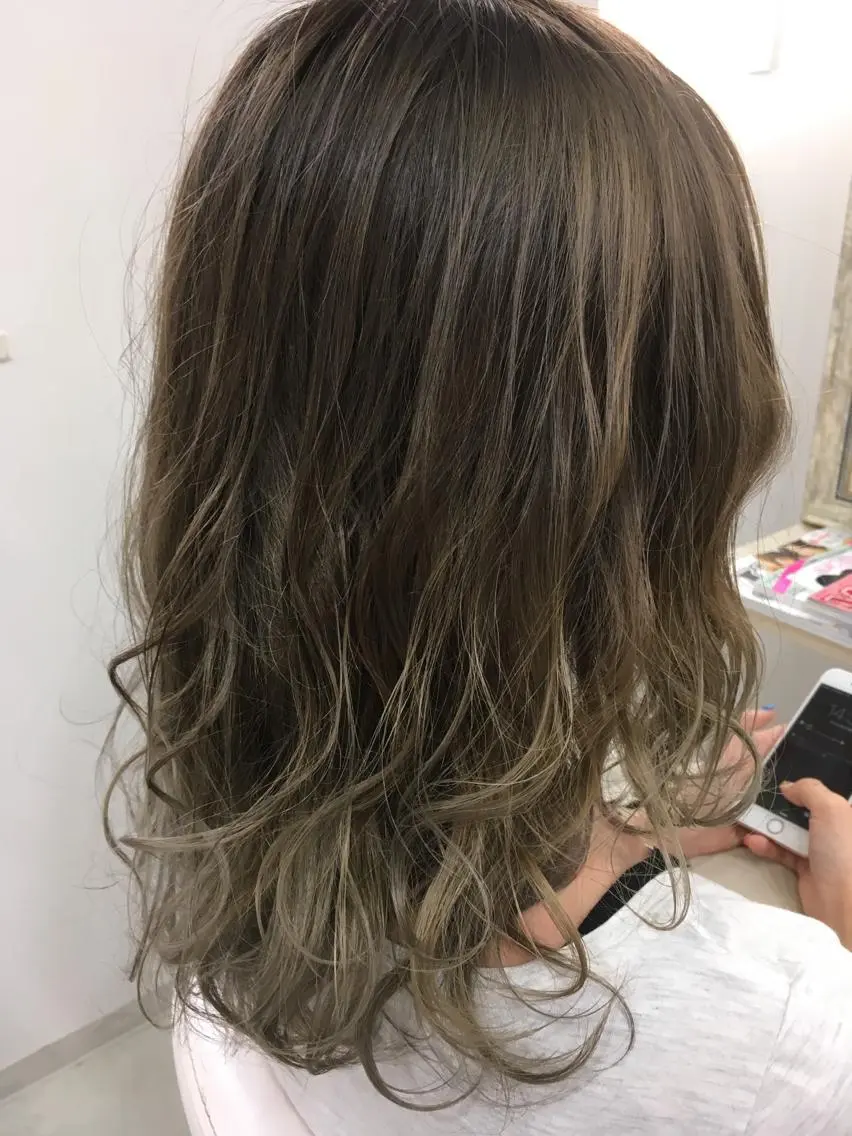 ミディアム カラー グラデーションカラー 髪質改善 中川　翔のヘアスタイル