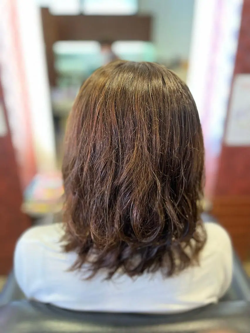 ミディアム カラー アッシュ ブリーチ ブルーカラー ブリーチなしカラー くせ毛 織田 英之のヘアスタイル