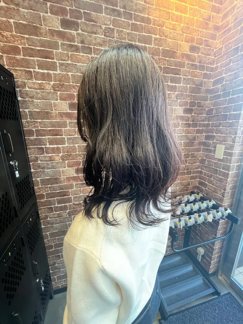 セミロング カラー パーマ ヘアアレンジ メンズ キッズ ネイル マツエク・マツパ アイブロウ メンズハイライト メンズパーマ セミロングパーマ ブラウンカラー ケアカラー 久木原 ゆりのヘアスタイル