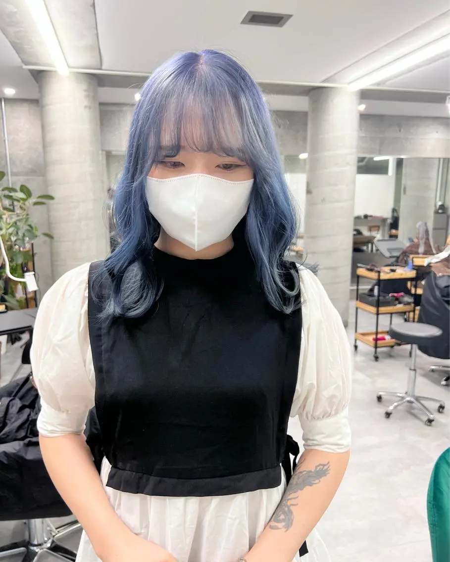セミロング カラー ハイトーンカラー ネイビーカラー ヘアカラー トリートメント 艶髪✨ブリーチ職人 yasuのヘアスタイル