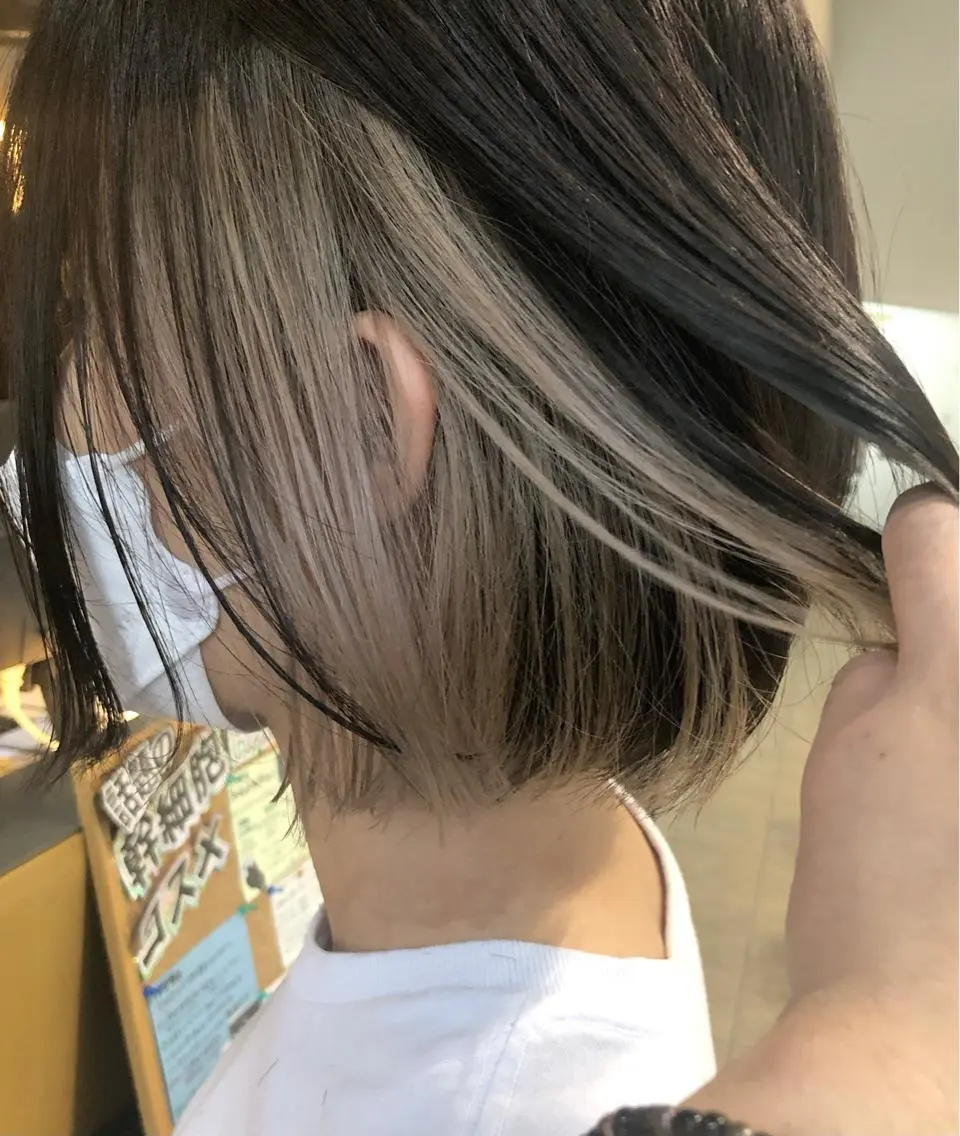 ショート カラー ベージュカラー インナーカラー ミルクティーベージュ メンズ レイヤー ウルフ 弓木啓輔のヘアスタイル