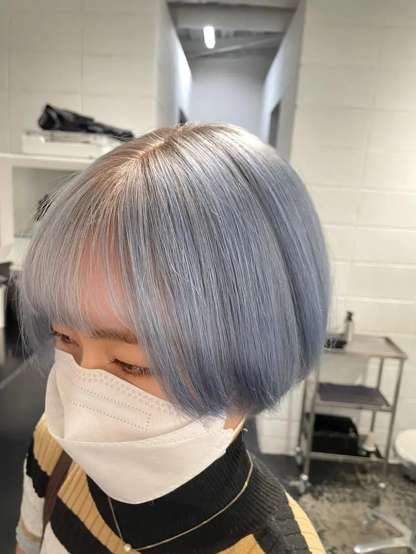 ショート カラー ヘアアレンジ ブリーチ ブルーカラー カット ヘアカラー トリートメント 艶ハイトーン/ヘア アレンジAYAKAのヘアスタイル