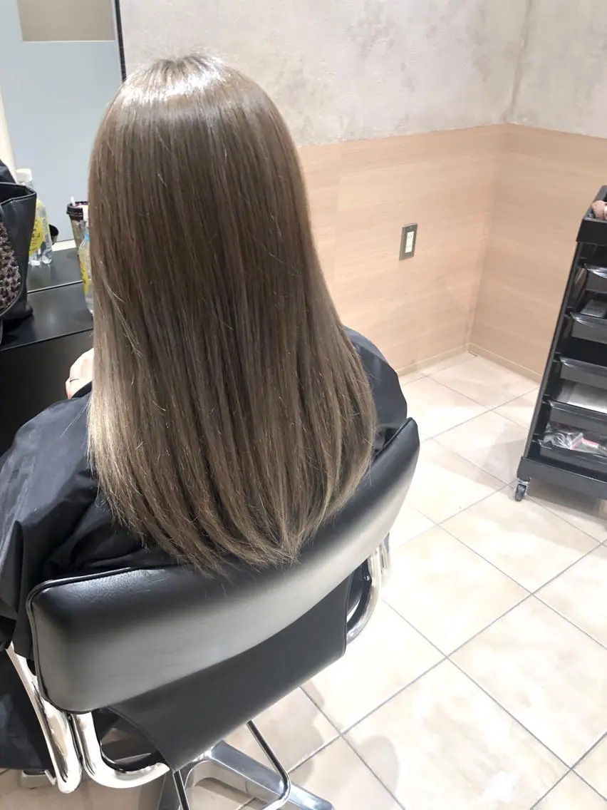 ロング カラー ベージュカラー ダブルカラー ミルクティーベージュ 高橋 香澄のヘアスタイル