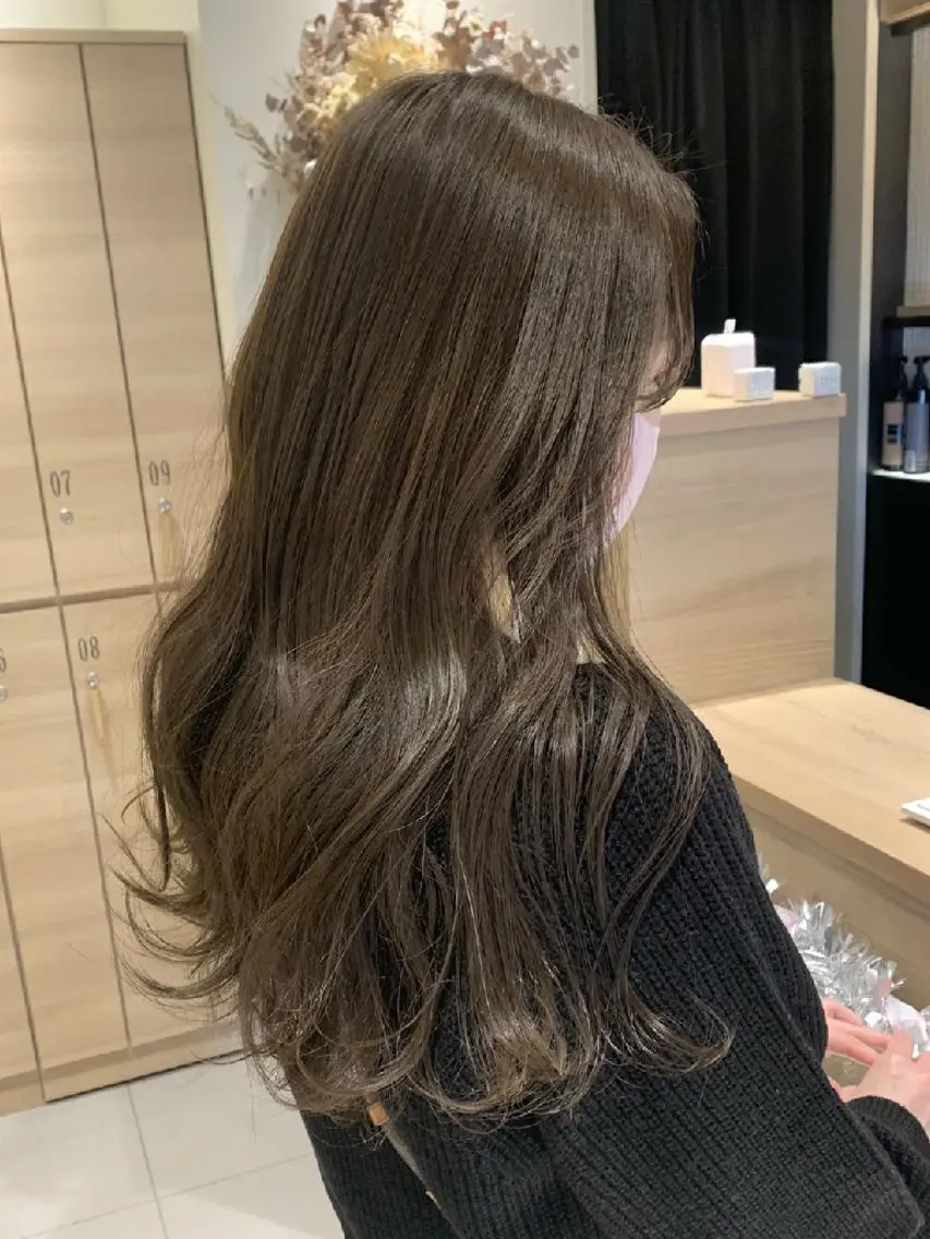 セミロング カラー ブリーチ グレージュ ブリーチなしカラー 飴井 琴未のヘアスタイル