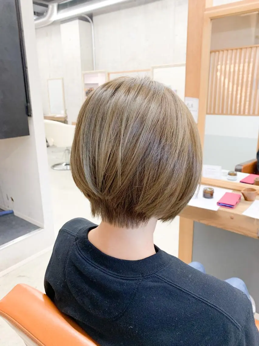 ショート カラー パーマ ヘアアレンジ メンズ キッズ ネイル マツエク・マツパ メンズバレイヤージュ センターパート メンズインナーカラー マッシュ アディクシーカラー カット 角床直哉 カラーカットNO 1のヘアスタイル