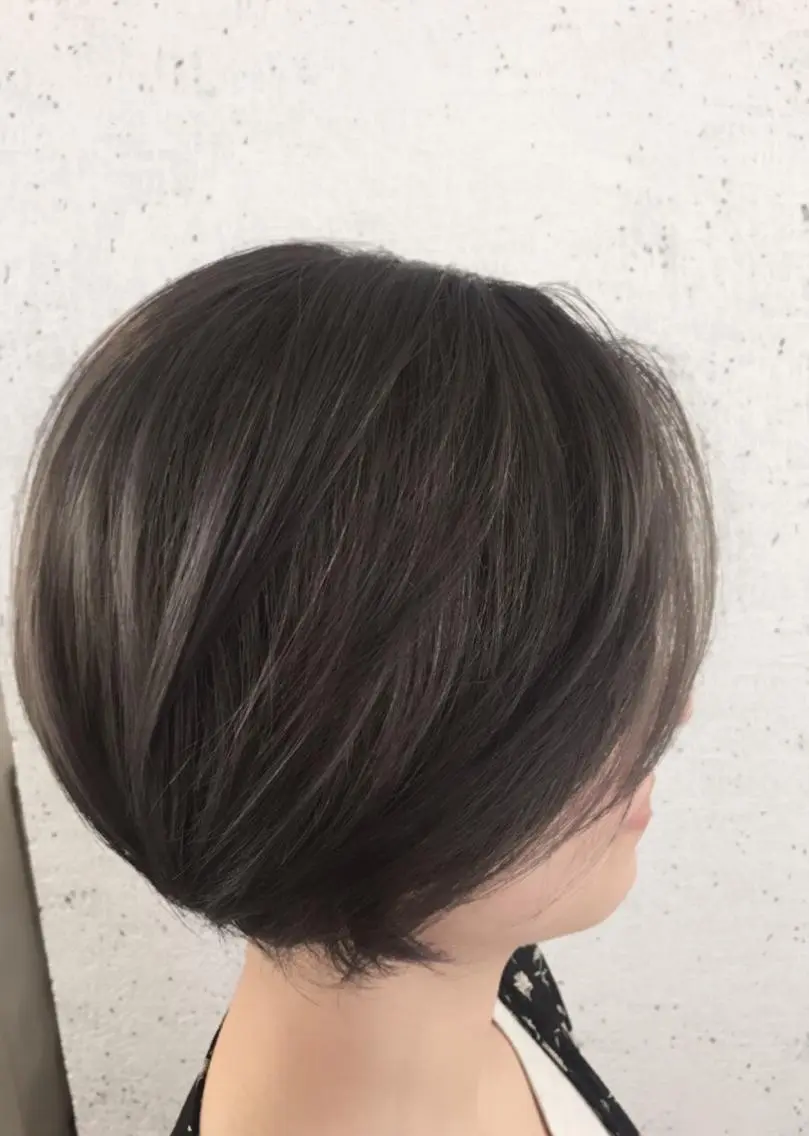 ショート カラー アディクシーカラー ブリーチ グレージュ ショートヘア ✨ハイクオリティ✨ 山本香也のヘアスタイル