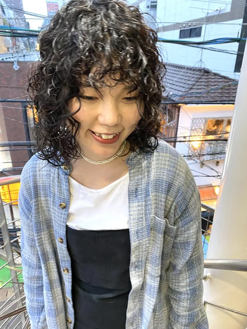 ミディアム パーマ ヘアカラー トリートメント qiieダブルカラー イルミナカラーのヘアスタイル