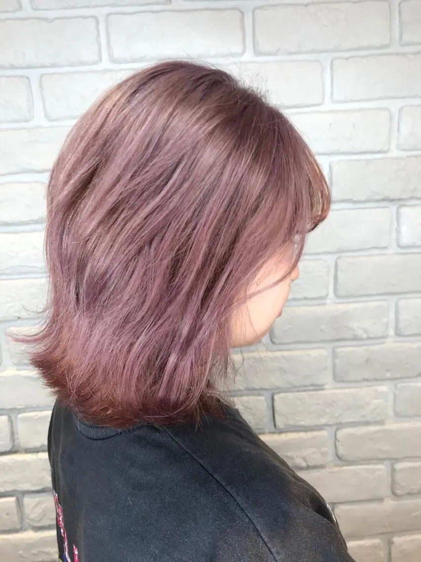 ミディアム カラー 透明感カラー ピンクカラー ピンクパープル パープルカラー 森本 笑のヘアスタイル