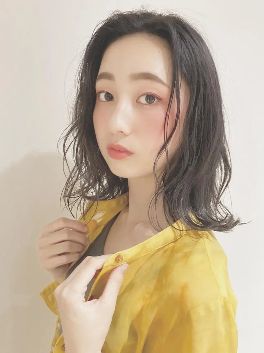 カラー あやかショート 白髪ぼかしのヘアスタイル