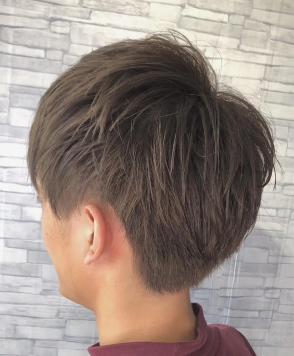 メンズ メンズブリーチ ツーブロック 刈り上げ 福森 みずきのヘアスタイル