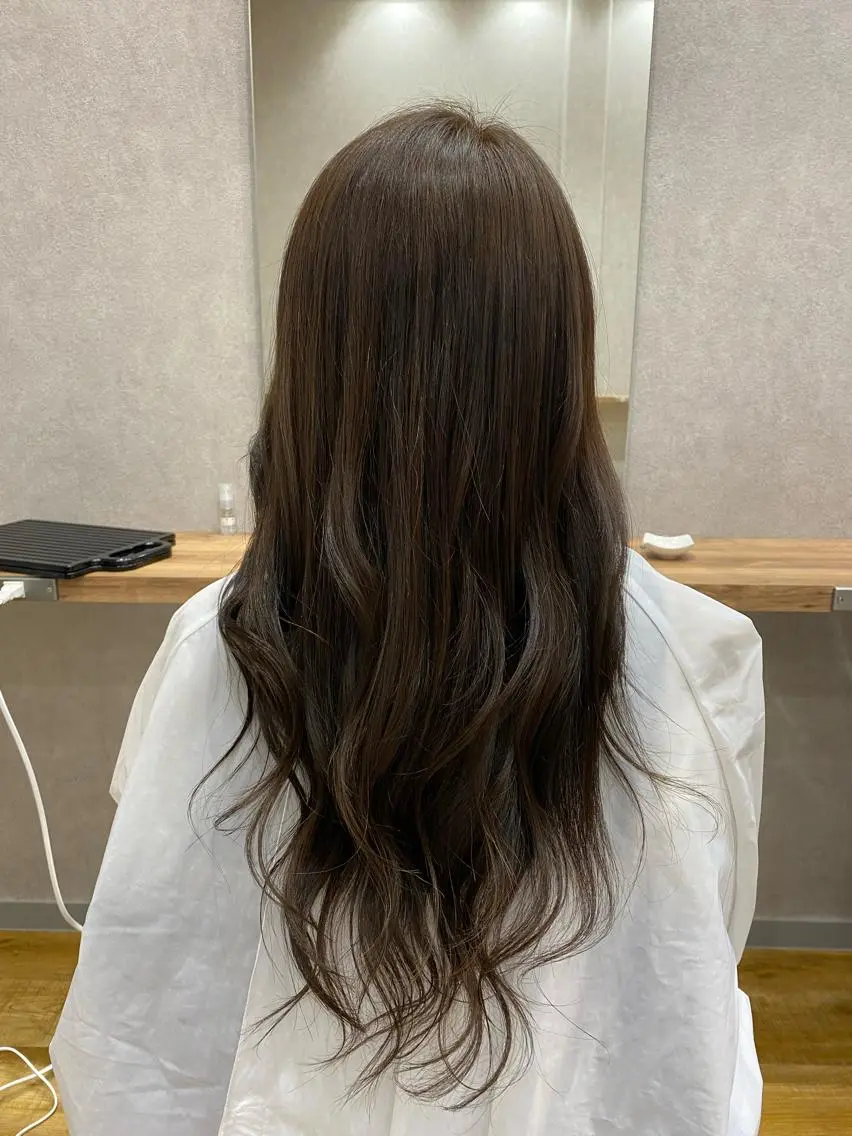 カラー ブラウンカラー レイヤーカット・透明 感カラー✨️春山栞菜のヘアスタイル