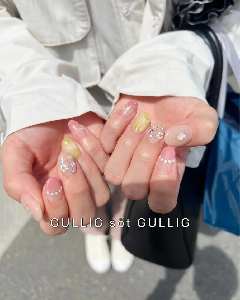 ネイル ハンドネイル フットネイル GULLIG söt GULLIGのネイルデザイン