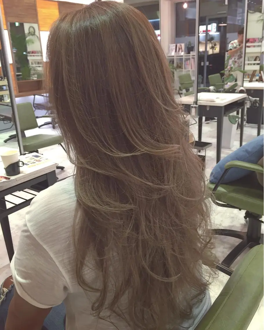 セミロング ロング カラー グレージュ ハイライトカラー ハイライト 青木 茂樹⭐️ 透明感カラーのヘアスタイル