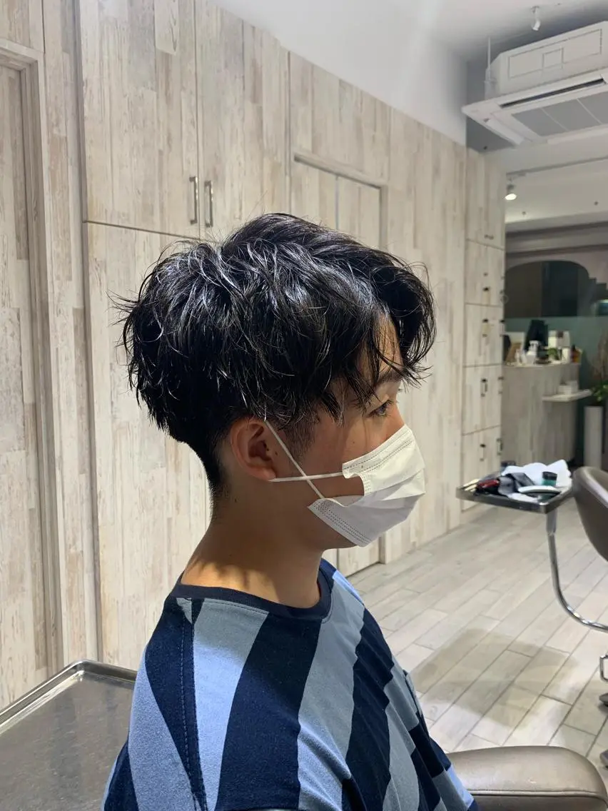 ミディアム ミディアムパーマ 岡本 勇輝のヘアスタイル