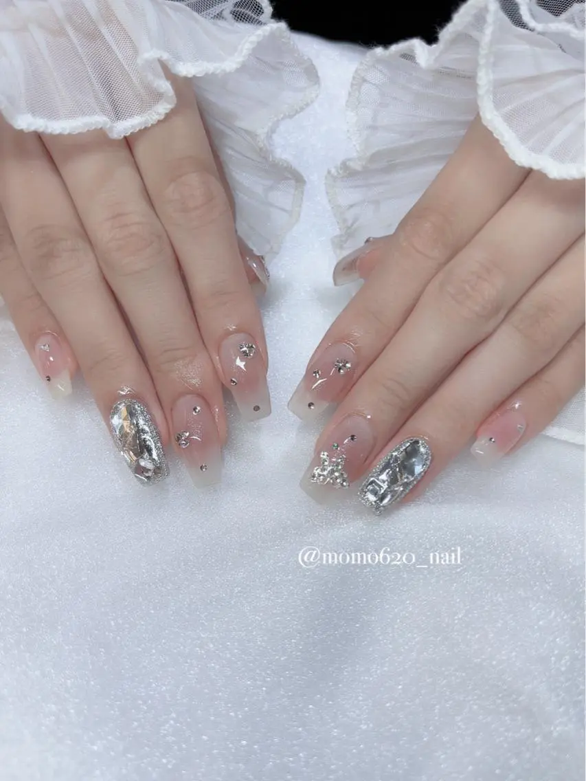 ネイル チークネイル ワンホンネイル ハンドネイル フットネイル momoka🤍 四ツ橋のネイルデザイン