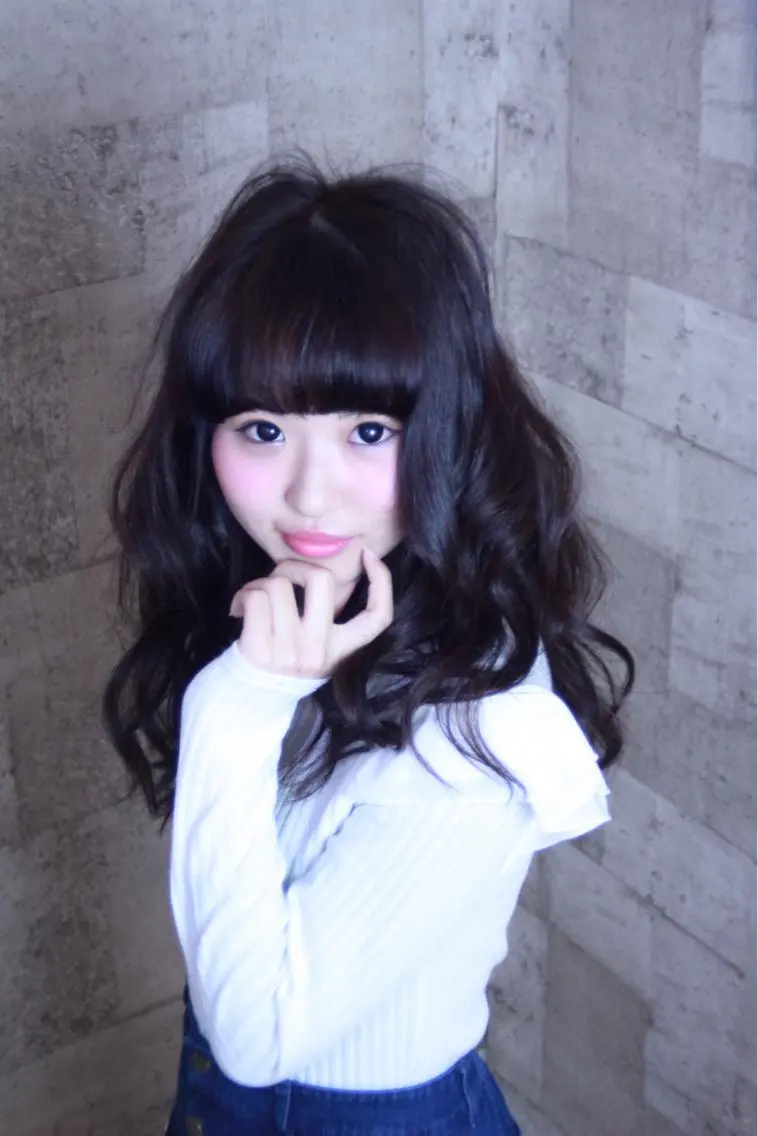 ロング 伊藤 裕貴のヘアスタイル