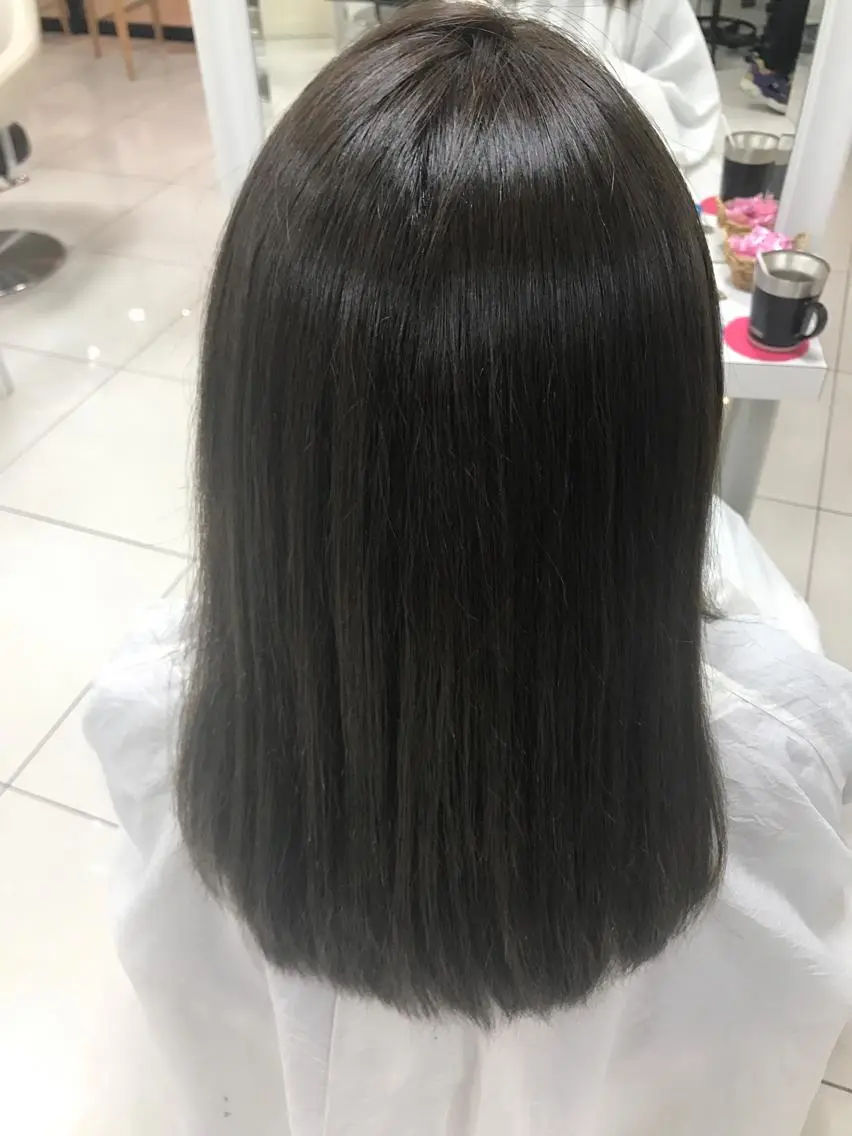 セミロング カラー アッシュ 透明感カラー イルミナカラー 【暖色カラー特化】 中山由梨のヘアスタイル