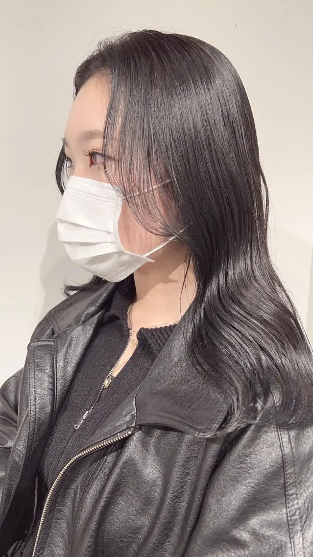 ロング カラー 黒髪 ブルーカラー ブルーブラック 透明感カラー かきあげバング カット ヘアカラー 縮毛矯正 トリートメント ヘッドスパ ヘアセット スキバサミを使わない カット🌼唯🌼のヘアスタイル