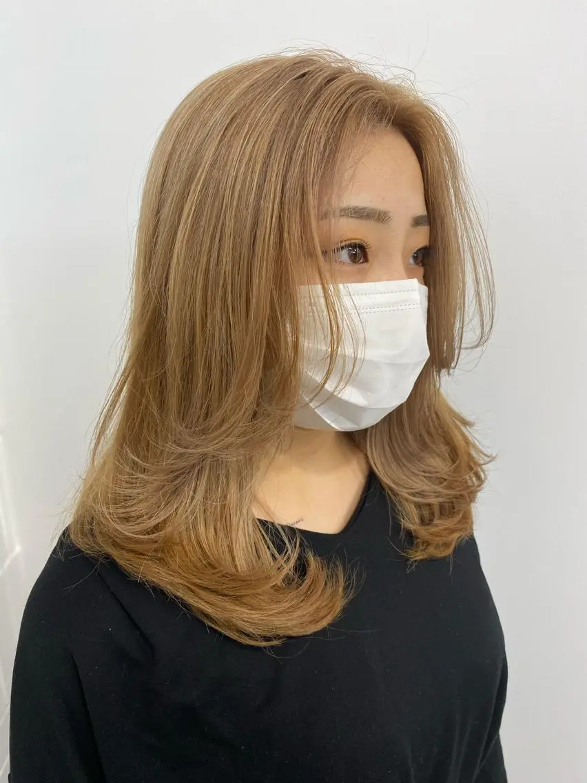 セミロング カラー ブリーチ レイヤー/ハイトーン 🧸SENAのヘアスタイル