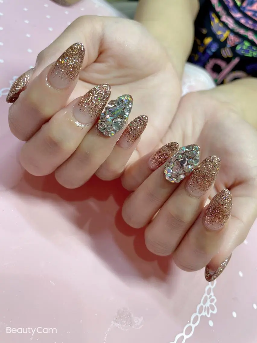 ミディアム ネイル ハンドネイル 《LB》ラブリエ Nail&eyeのマツエク・マツパデザイン