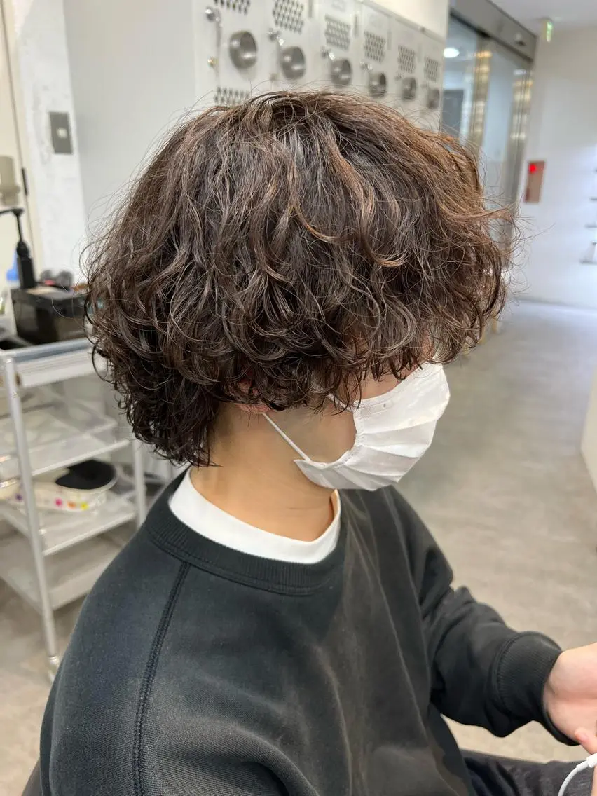 カラー パーマ ヘアアレンジ メンズ キッズ ネイル マツエク・マツパ アイブロウ メンズパーマ 波巻きパーマ メンズウルフカット ウルフカット スパイラルパーマ カット パーマ トリートメント ショートヘア原宿 fifth コシのヘアスタイル