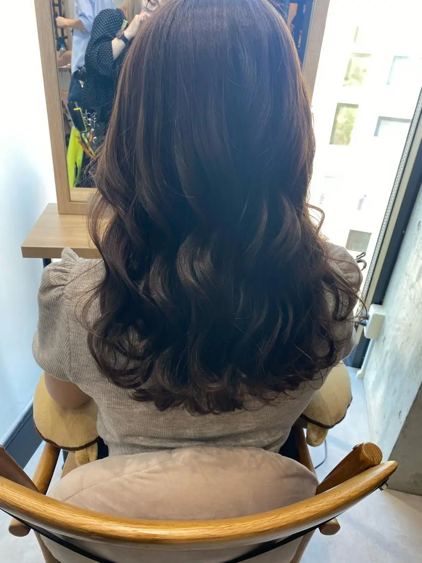 セミロング カラー ヘアカラー トリートメント 似合う髪型見つけます AYAKAのヘアスタイル