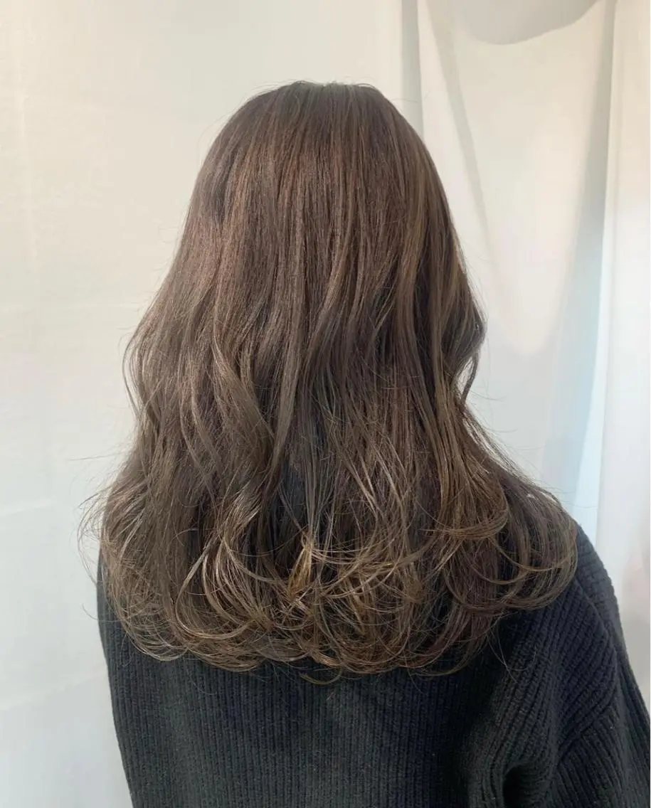 セミロング カラー パーマ ヘアアレンジ マツエク・マツパ ブリーチ グレージュ まろやかベージュ／ JOのヘアスタイル