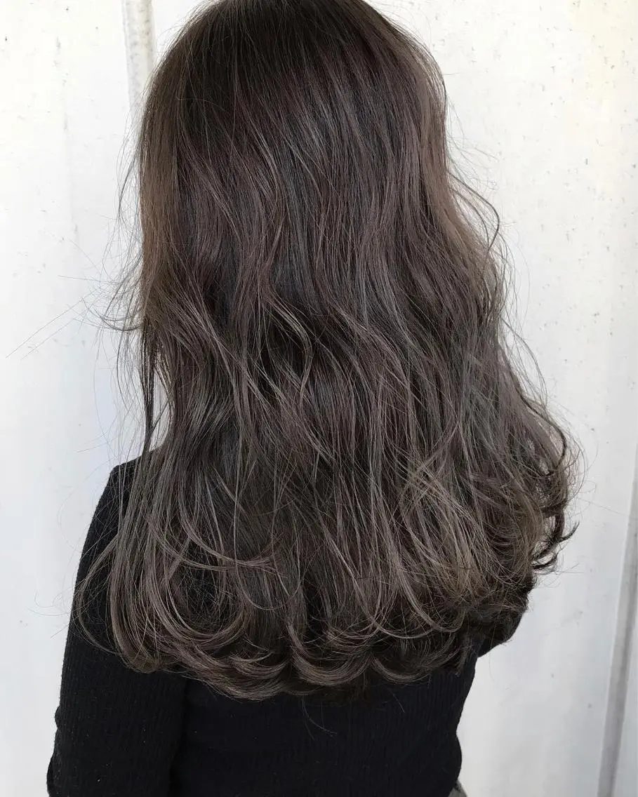 セミロング カラー グレージュ ハイライトカラー ハイライト 中塚 義人のヘアスタイル